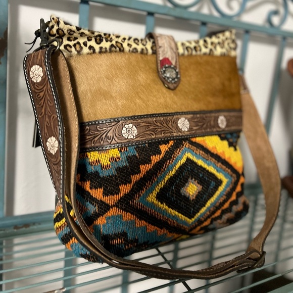 👜 Myra Bag Hand-Tooled Leather & Cowhide Crossbody – Boho Leopard Canvas Rug Bag - Picture 8 of 12